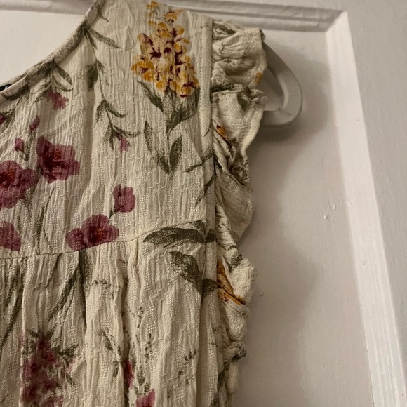 American Eagle Outfitters Cream and Floral Ruffled Blouse - Picture 4 of 5